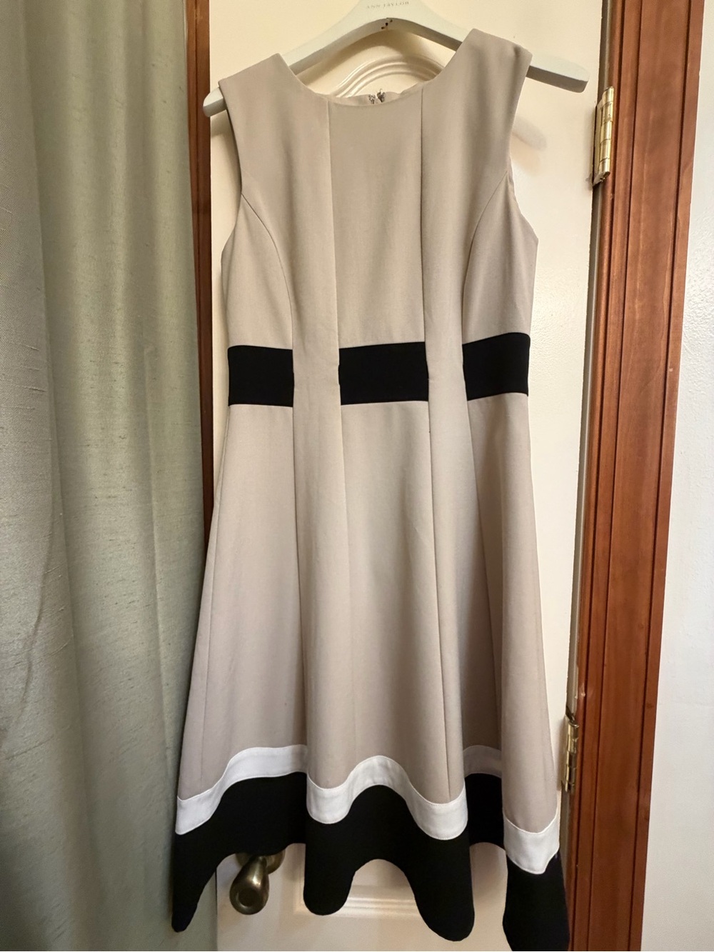 Calvin Klein Colorblock Size 2 Beige Black White Sleeveless Fit & Flare Dress